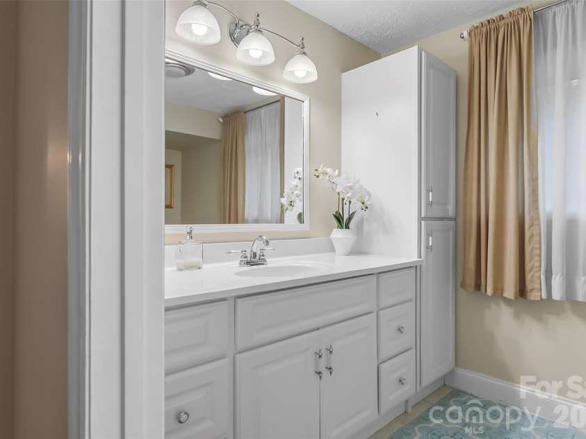 45 Monte Vista Place, Candler, NC 28715.  MLS# CAR4410617, YatesRealty ID 43778. 