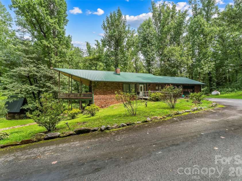 45 Monte Vista Place, Candler, NC 28715.  MLS# CAR4410617, YatesRealty ID 43778. 