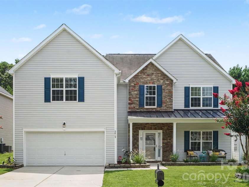 5813 Parkstone Drive, Matthews, NC 28104.  MLS# CAR4408106, YatesRealty ID 43779. 