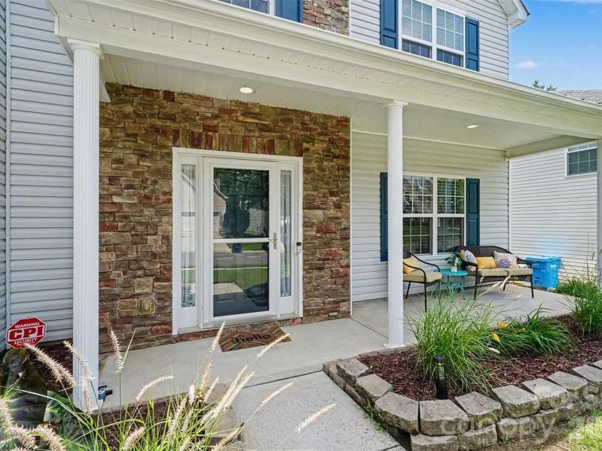 5813 Parkstone Drive, Matthews, NC 28104.  MLS# CAR4408106, YatesRealty ID 43779. 