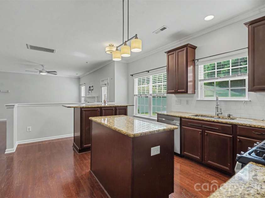 5813 Parkstone Drive, Matthews, NC 28104.  MLS# CAR4408106, YatesRealty ID 43779. 