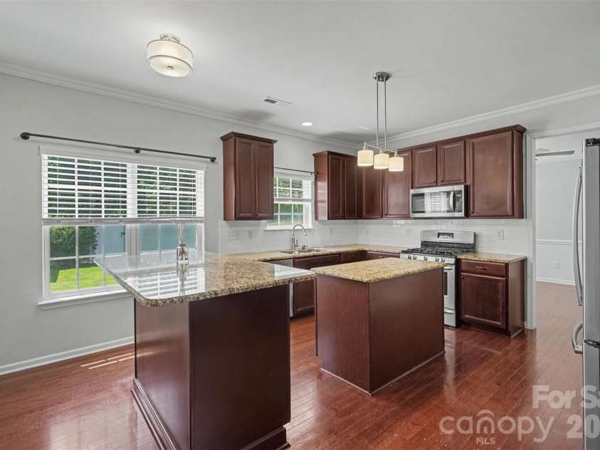 5813 Parkstone Drive, Matthews, NC 28104.  MLS# CAR4408106, YatesRealty ID 43779. 