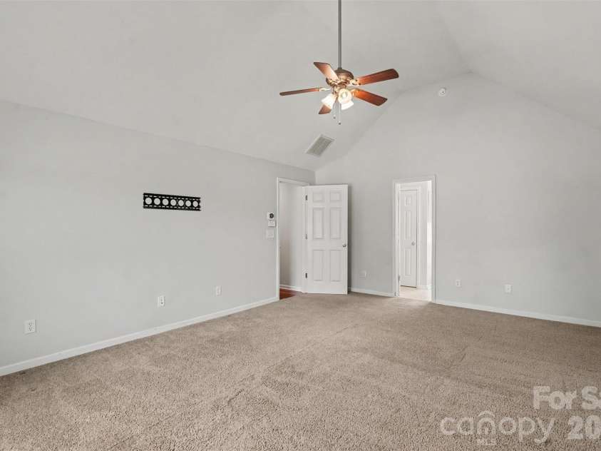 5813 Parkstone Drive, Matthews, NC 28104.  MLS# CAR4408106, YatesRealty ID 43779. 
