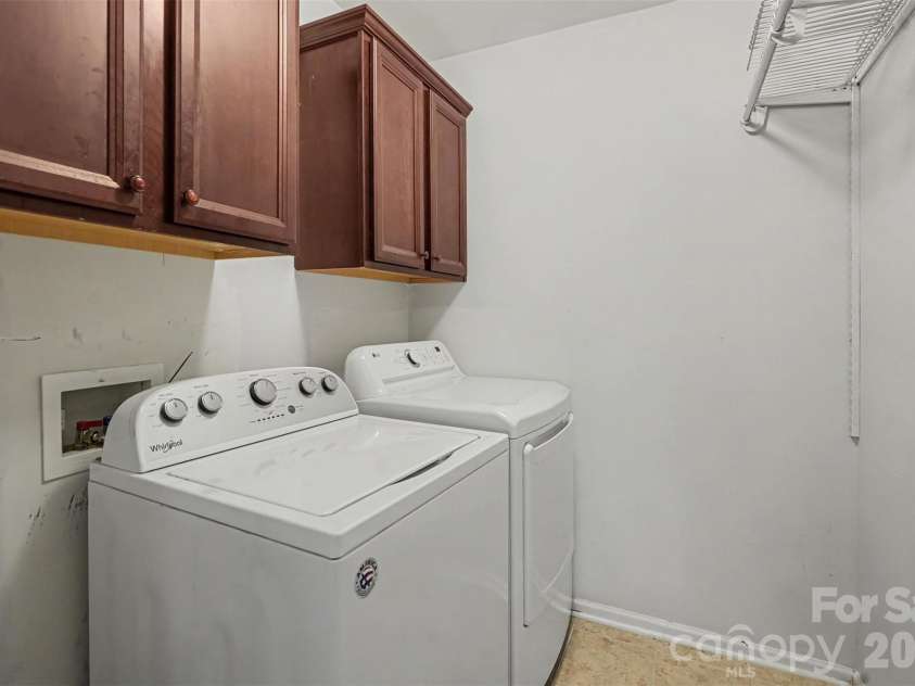 5813 Parkstone Drive, Matthews, NC 28104.  MLS# CAR4408106, YatesRealty ID 43779. 