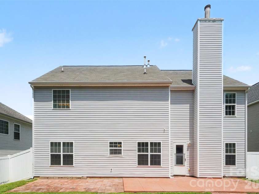 5813 Parkstone Drive, Matthews, NC 28104.  MLS# CAR4408106, YatesRealty ID 43779. 