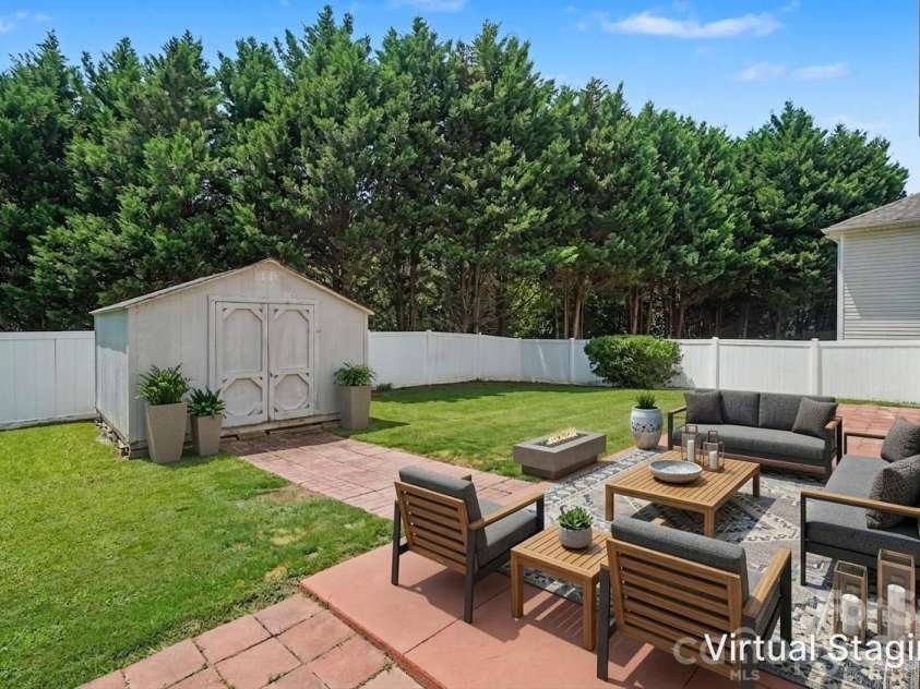 5813 Parkstone Drive, Matthews, NC 28104.  MLS# CAR4408106, YatesRealty ID 43779. 