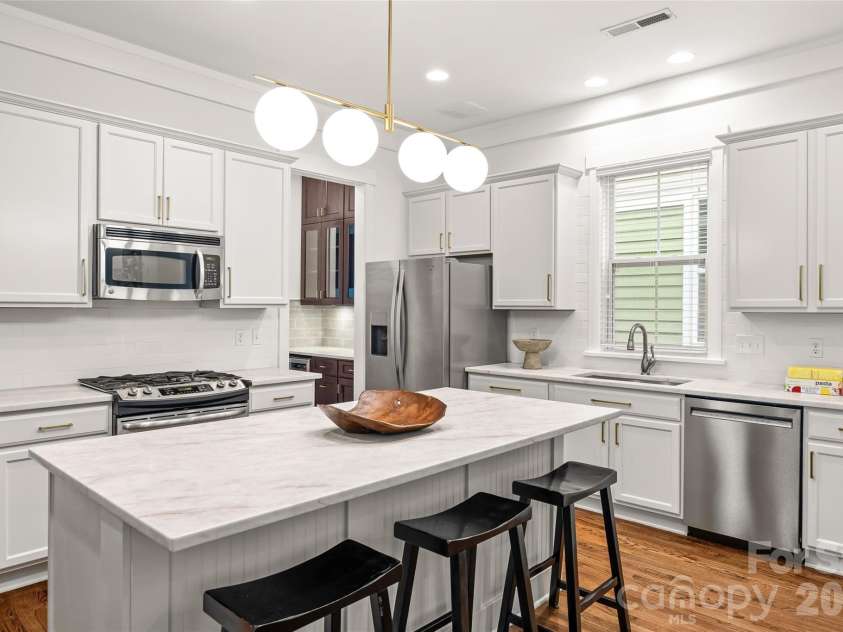 1431 Tippah Park Court, Charlotte, NC 28205.  MLS# CAR4406412, YatesRealty ID 43782. 
