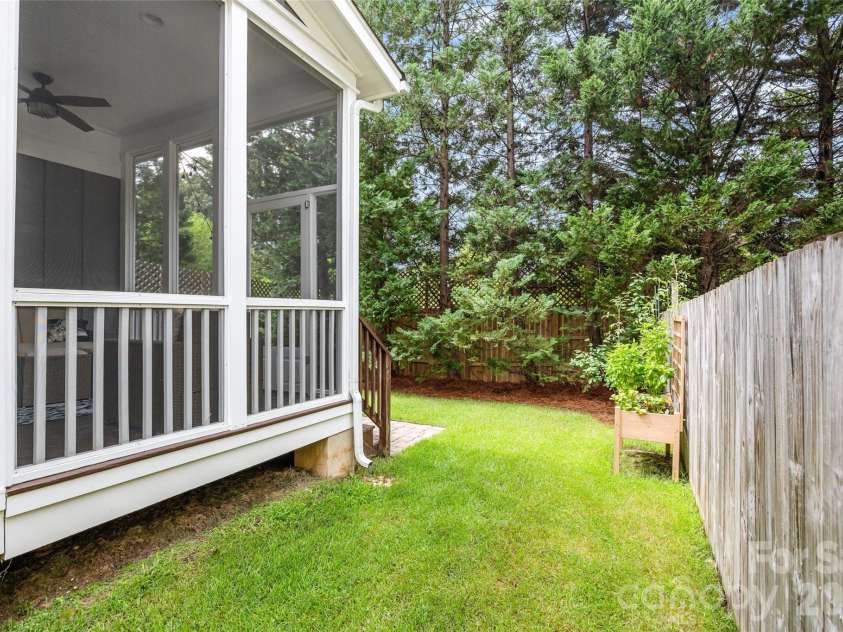 1431 Tippah Park Court, Charlotte, NC 28205.  MLS# CAR4406412, YatesRealty ID 43782. 