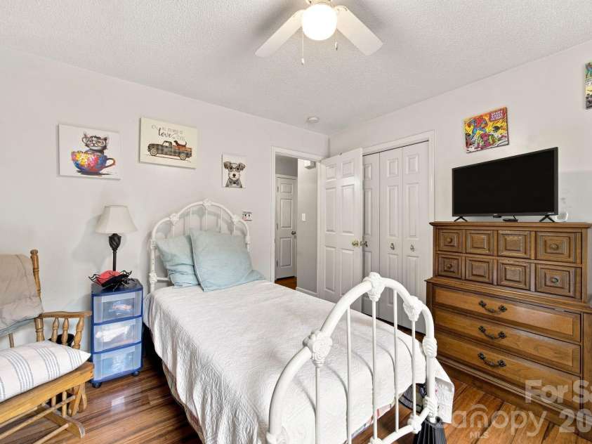359 Huffstetler Lake Road, Dallas, NC 28034.  MLS# CAR4413475, YatesRealty ID 43785. 