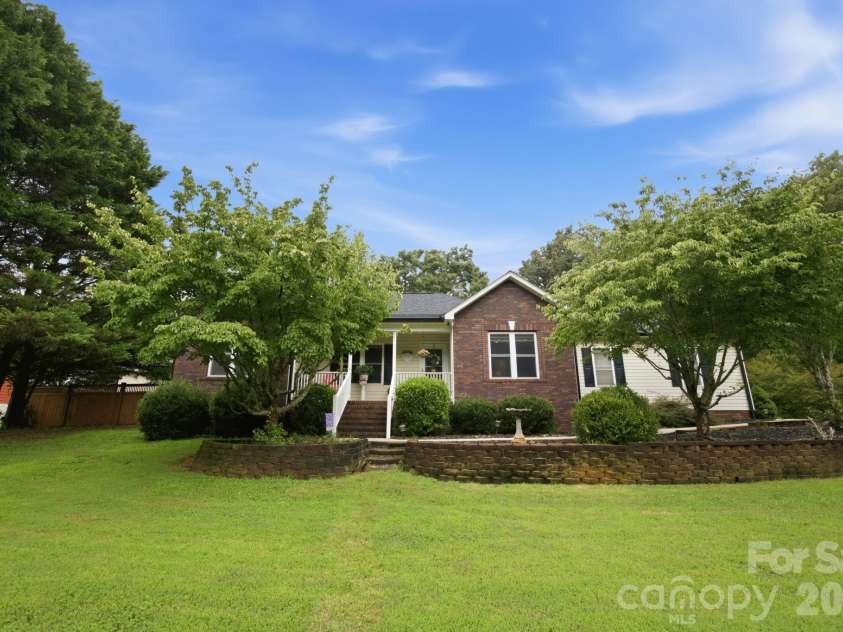359 Huffstetler Lake Road, Dallas, NC 28034.  MLS# CAR4413475, YatesRealty ID 43785. 