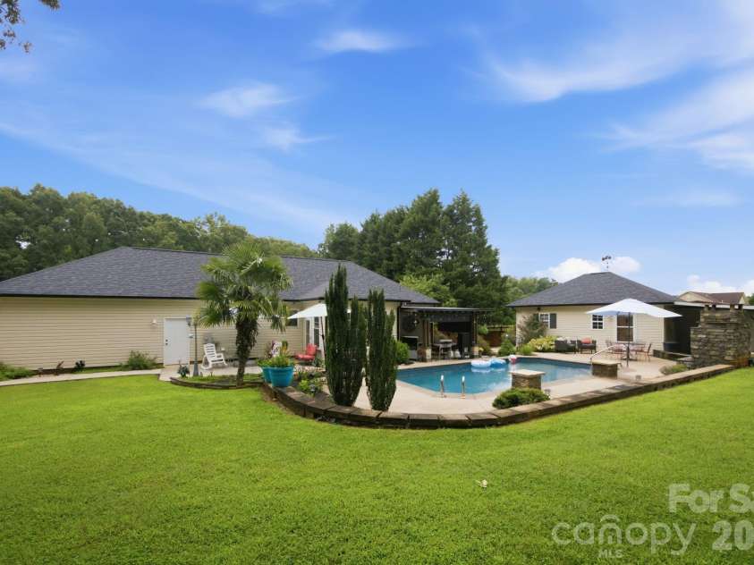 359 Huffstetler Lake Road, Dallas, NC 28034.  MLS# CAR4413475, YatesRealty ID 43785. Large backyard