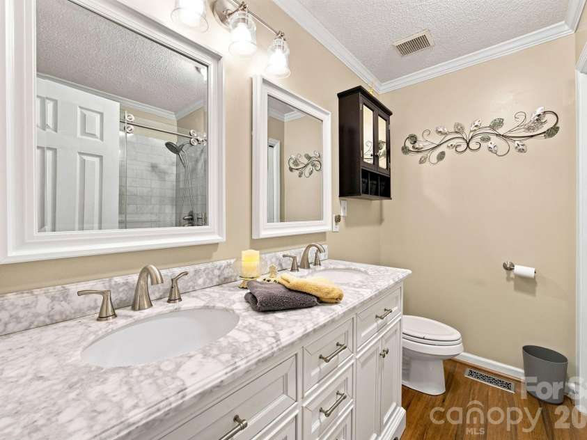 359 Huffstetler Lake Road, Dallas, NC 28034.  MLS# CAR4413475, YatesRealty ID 43785. Primary bath with double vanity
