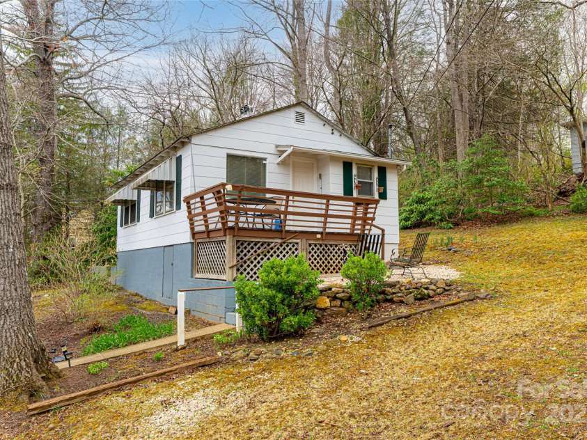 114 Cragmont Road, Black Mountain, NC 28711.  MLS# CAR4243321, YatesRealty ID 4379. 