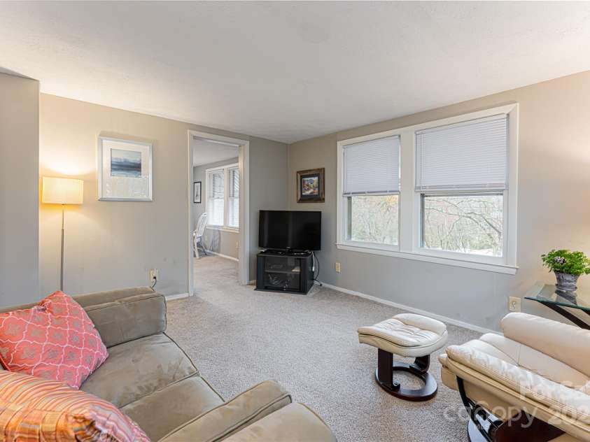 114 Cragmont Road, Black Mountain, NC 28711.  MLS# CAR4243321, YatesRealty ID 4379. 