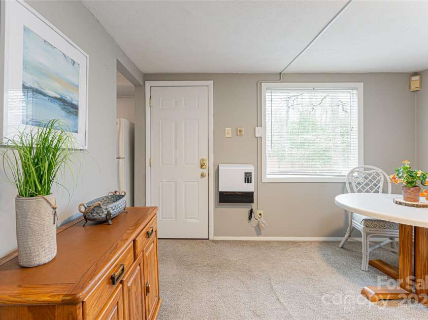 114 Cragmont Road, Black Mountain, NC 28711.  MLS# CAR4243321, YatesRealty ID 4379. 