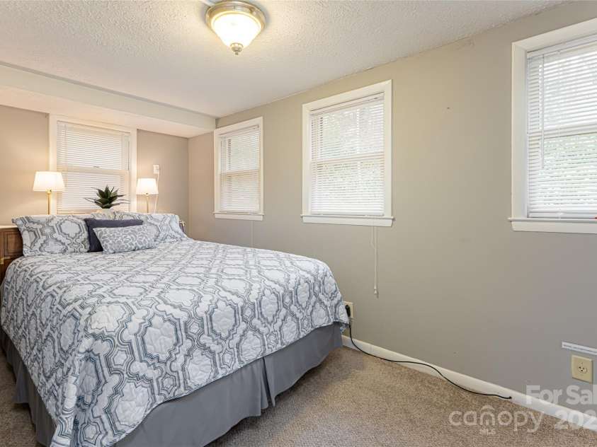 114 Cragmont Road, Black Mountain, NC 28711.  MLS# CAR4243321, YatesRealty ID 4379. 