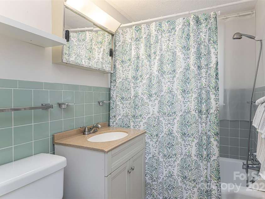 114 Cragmont Road, Black Mountain, NC 28711.  MLS# CAR4243321, YatesRealty ID 4379. 