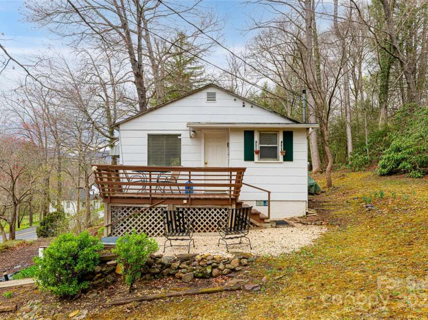 114 Cragmont Road, Black Mountain, NC 28711.  MLS# CAR4243321, YatesRealty ID 4379. 