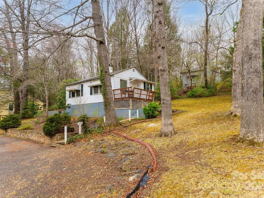 114 Cragmont Road, Black Mountain, NC 28711.  MLS# CAR4243321, YatesRealty ID 4379. 