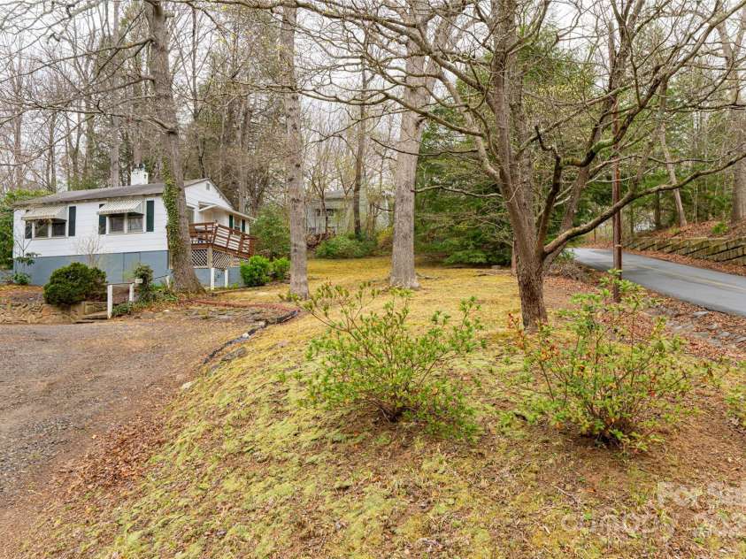 114 Cragmont Road, Black Mountain, NC 28711.  MLS# CAR4243321, YatesRealty ID 4379. 