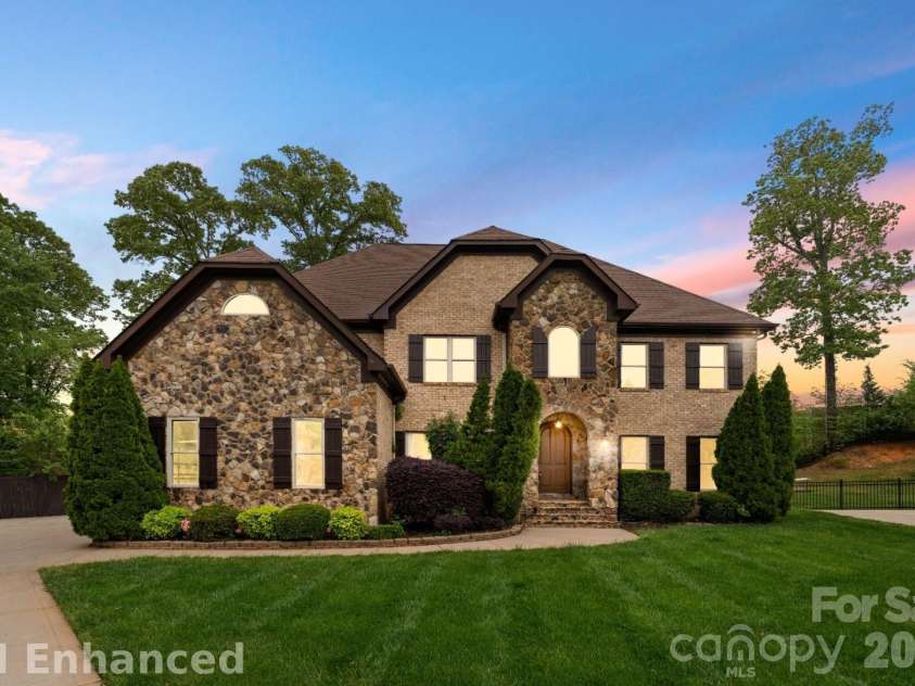7307 Roseland Avenue, Charlotte, NC 28277.  MLS# CAR4413128, YatesRealty ID 43790. 