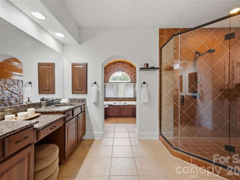 7307 Roseland Avenue, Charlotte, NC 28277.  MLS# CAR4413128, YatesRealty ID 43790. 