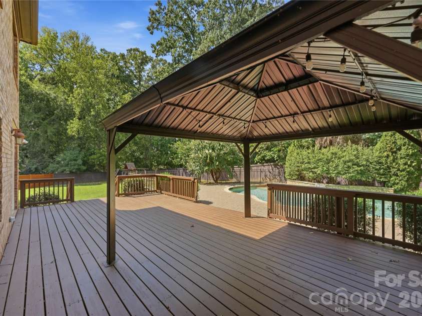 7307 Roseland Avenue, Charlotte, NC 28277.  MLS# CAR4413128, YatesRealty ID 43790. 