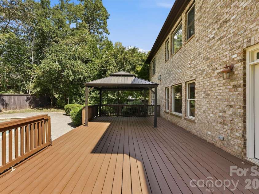 7307 Roseland Avenue, Charlotte, NC 28277.  MLS# CAR4413128, YatesRealty ID 43790. 