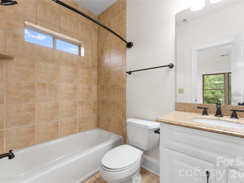 7307 Roseland Avenue, Charlotte, NC 28277.  MLS# CAR4413128, YatesRealty ID 43790. Ensuite Bathroom 2