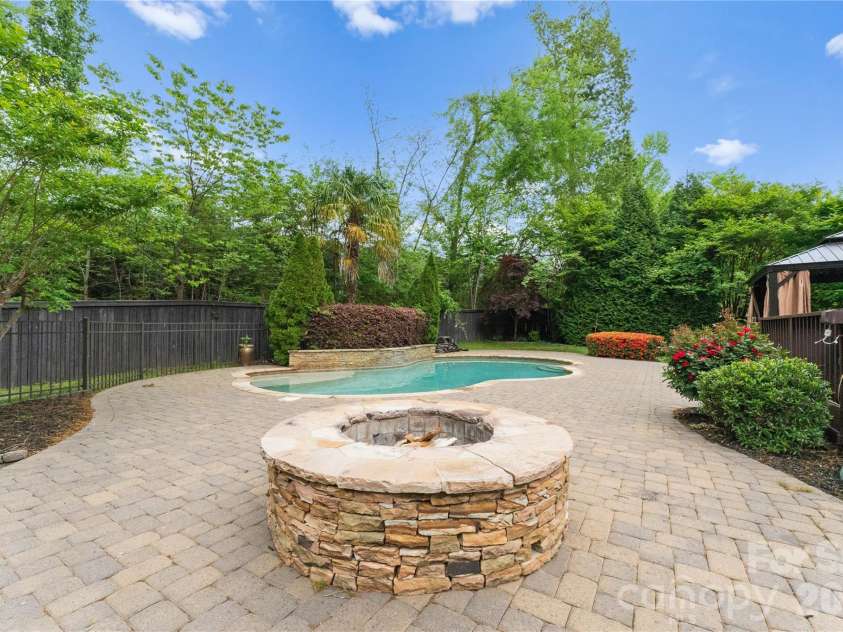 7307 Roseland Avenue, Charlotte, NC 28277.  MLS# CAR4413128, YatesRealty ID 43790. Firepit