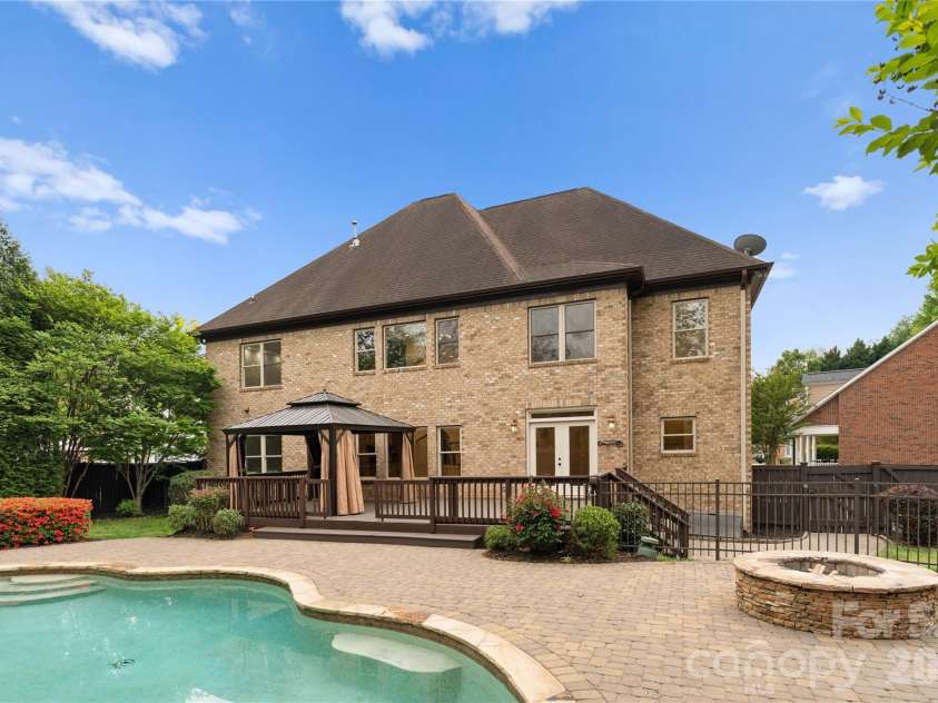7307 Roseland Avenue, Charlotte, NC 28277.  MLS# CAR4413128, YatesRealty ID 43790. In-ground Pool