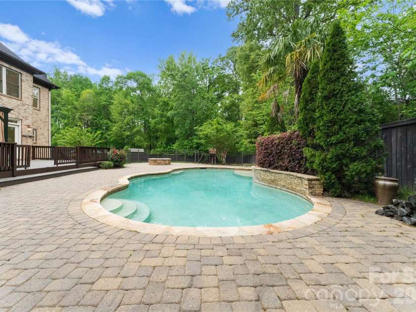 7307 Roseland Avenue, Charlotte, NC 28277.  MLS# CAR4413128, YatesRealty ID 43790. In-ground Pool