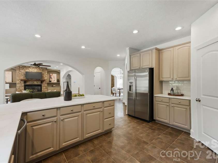 7307 Roseland Avenue, Charlotte, NC 28277.  MLS# CAR4413128, YatesRealty ID 43790. Kitchen