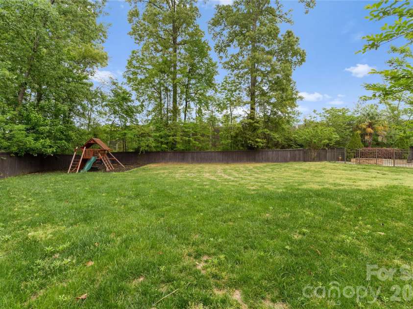 7307 Roseland Avenue, Charlotte, NC 28277.  MLS# CAR4413128, YatesRealty ID 43790. Large backyard