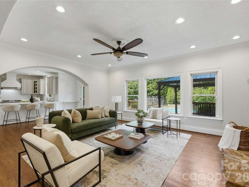 7307 Roseland Avenue, Charlotte, NC 28277.  MLS# CAR4413128, YatesRealty ID 43790. Living Room