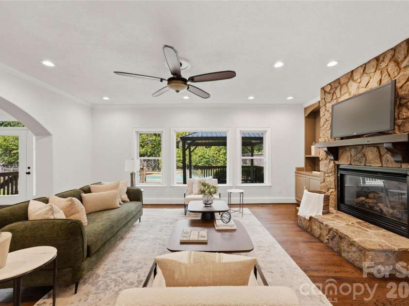 7307 Roseland Avenue, Charlotte, NC 28277.  MLS# CAR4413128, YatesRealty ID 43790. Living Room