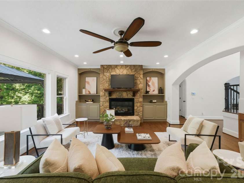 7307 Roseland Avenue, Charlotte, NC 28277.  MLS# CAR4413128, YatesRealty ID 43790. Living Room
