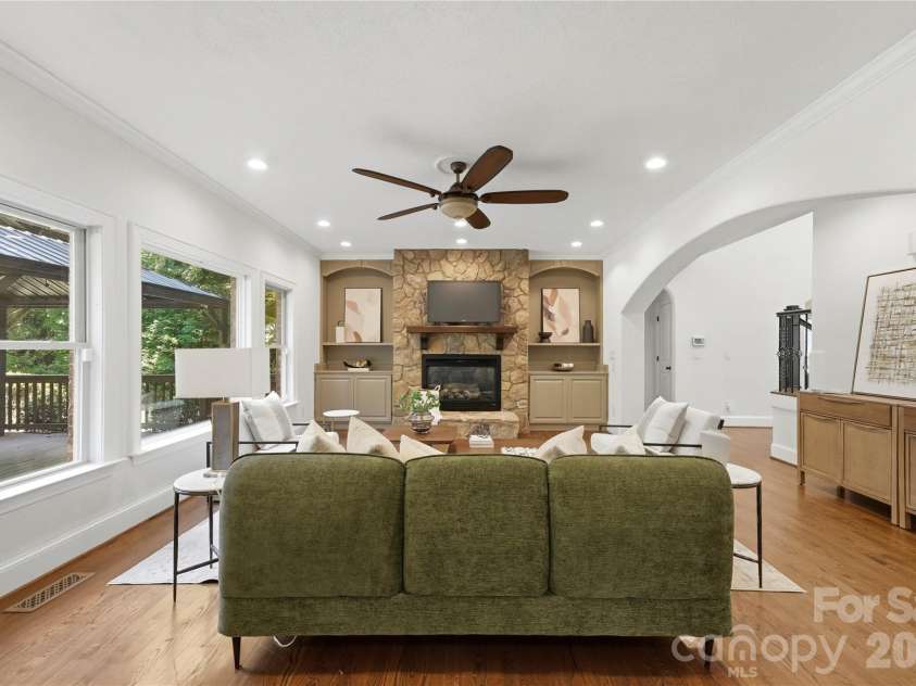 7307 Roseland Avenue, Charlotte, NC 28277.  MLS# CAR4413128, YatesRealty ID 43790. Living Room