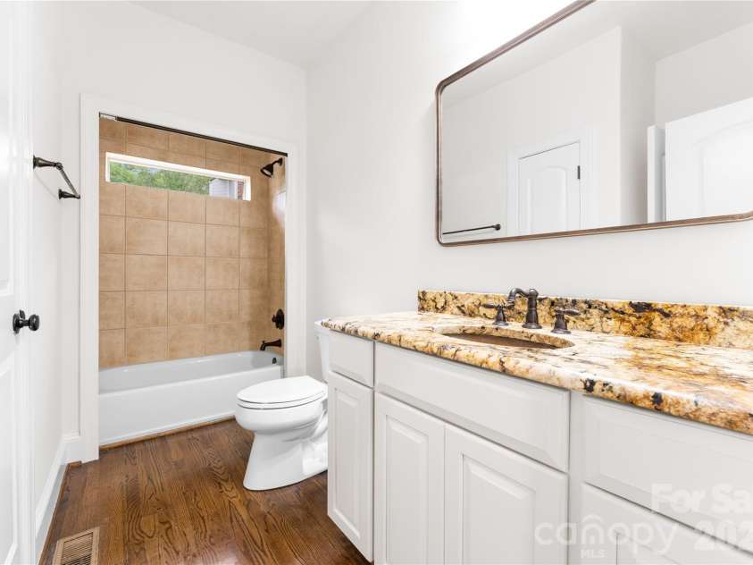 7307 Roseland Avenue, Charlotte, NC 28277.  MLS# CAR4413128, YatesRealty ID 43790. Main Level Full Bathroom