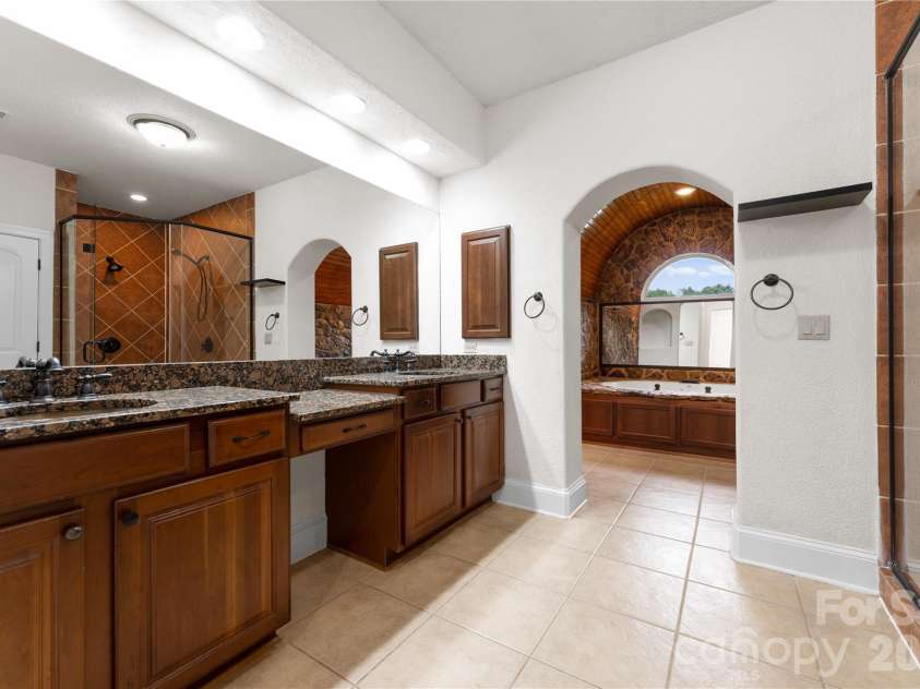 7307 Roseland Avenue, Charlotte, NC 28277.  MLS# CAR4413128, YatesRealty ID 43790. Primary Bathroom