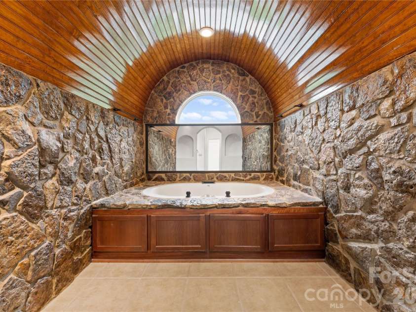 7307 Roseland Avenue, Charlotte, NC 28277.  MLS# CAR4413128, YatesRealty ID 43790. Primary Bathroom