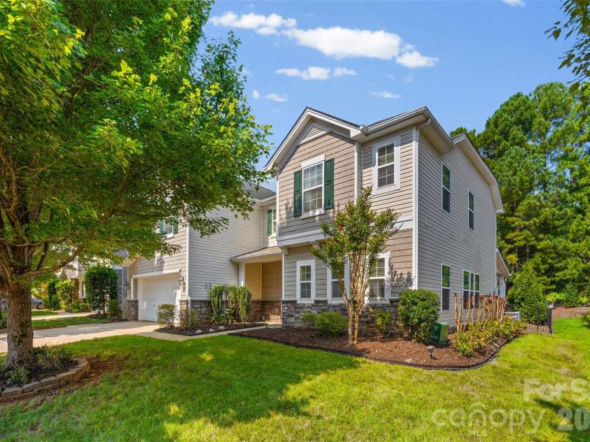9513 Seamill Road, Charlotte, NC 28278.  MLS# CAR4408705, YatesRealty ID 43794. 