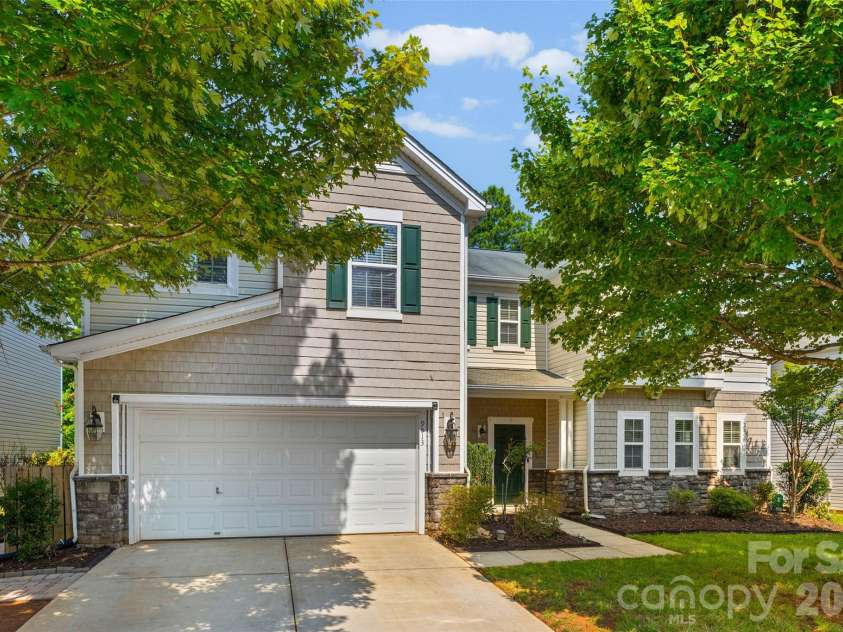 9513 Seamill Road, Charlotte, NC 28278.  MLS# CAR4408705, YatesRealty ID 43794. 