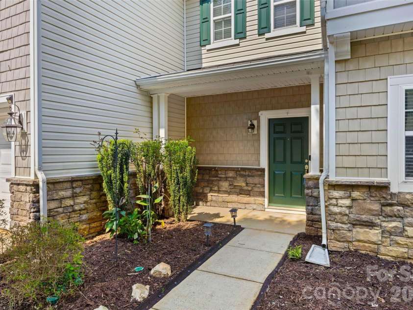 9513 Seamill Road, Charlotte, NC 28278.  MLS# CAR4408705, YatesRealty ID 43794. 