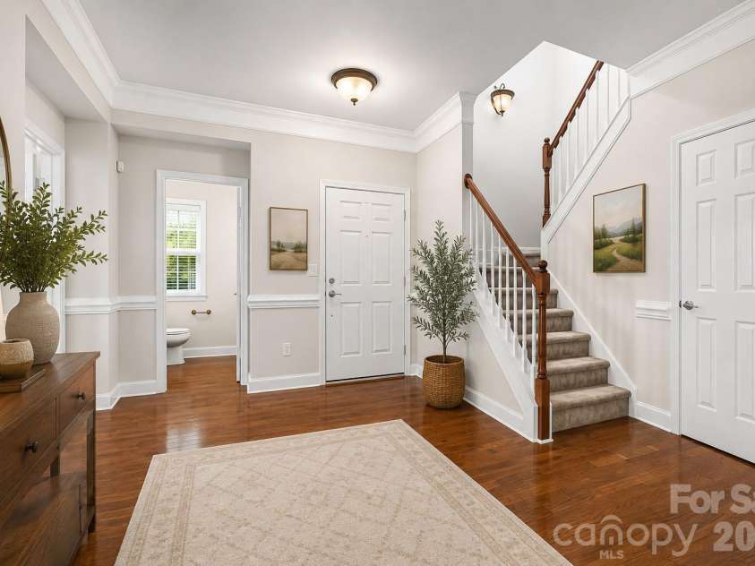 9513 Seamill Road, Charlotte, NC 28278.  MLS# CAR4408705, YatesRealty ID 43794. Foyer