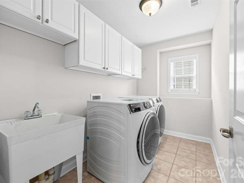 9513 Seamill Road, Charlotte, NC 28278.  MLS# CAR4408705, YatesRealty ID 43794. Laundry room