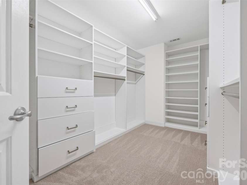 9513 Seamill Road, Charlotte, NC 28278.  MLS# CAR4408705, YatesRealty ID 43794. Primary custom closet