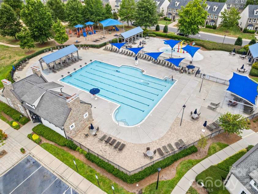 9513 Seamill Road, Charlotte, NC 28278.  MLS# CAR4408705, YatesRealty ID 43794. Swimming pool