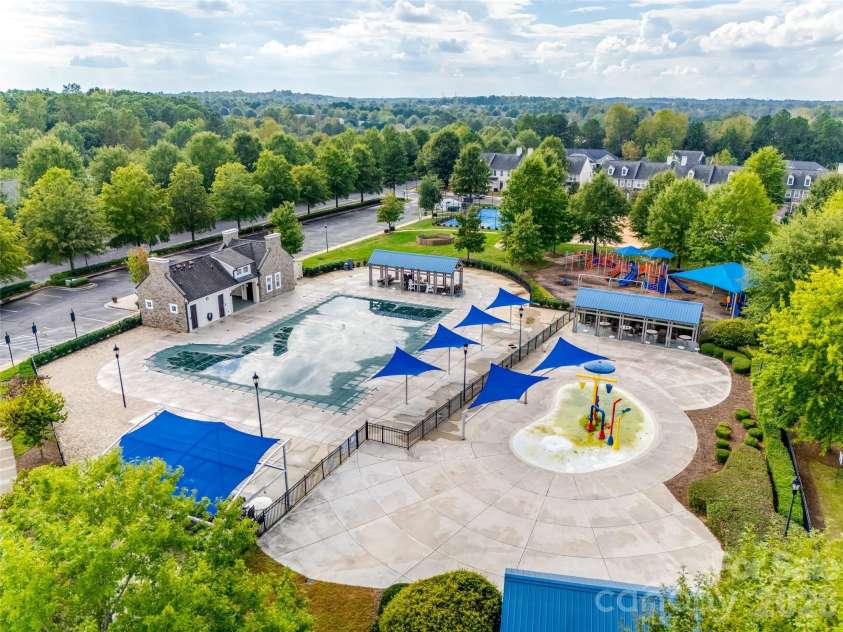 9513 Seamill Road, Charlotte, NC 28278.  MLS# CAR4408705, YatesRealty ID 43794. Swimming pool and splash pad