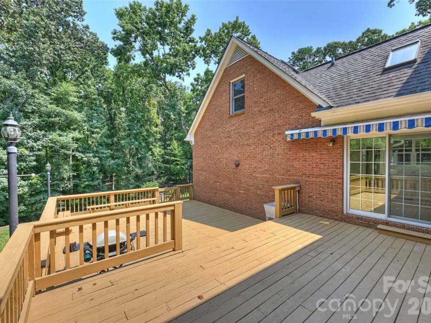 7701 Walthall Court, Charlotte, NC 28210.  MLS# CAR4404476, YatesRealty ID 43795. 
